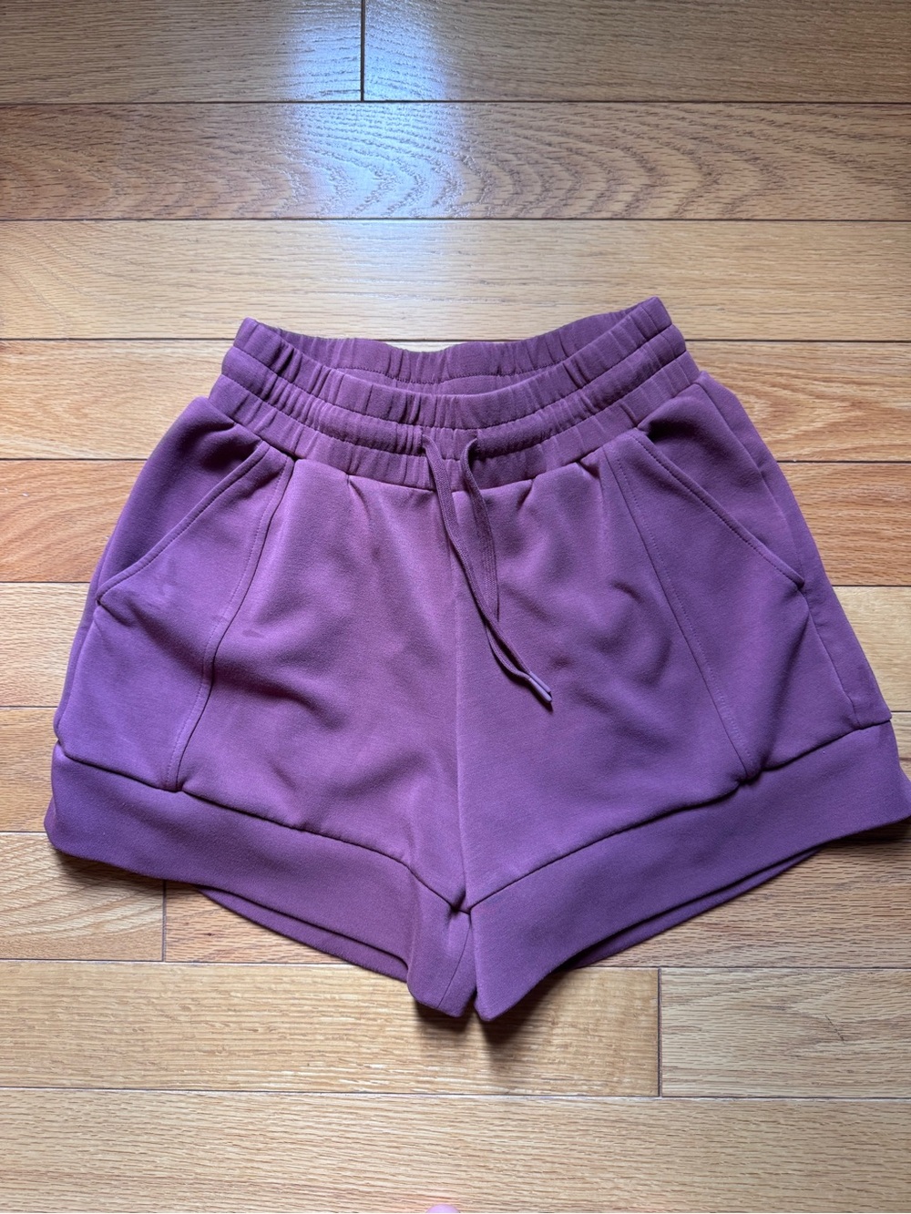 Varley Atrium High Rise Short 4.5”, Wild Rhubarb - Picture 2 of 10